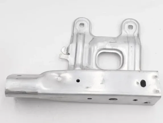 BMW 4 Serisi F32 2011-2018 Tampon Demir Braketi Ön Sağ M Tech 2011- Wender 51118051190